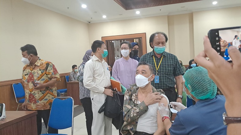 Dubes Myanmar Ikut Vaksinasi Booster Kedua di Kantor Wali Kota Jakpus