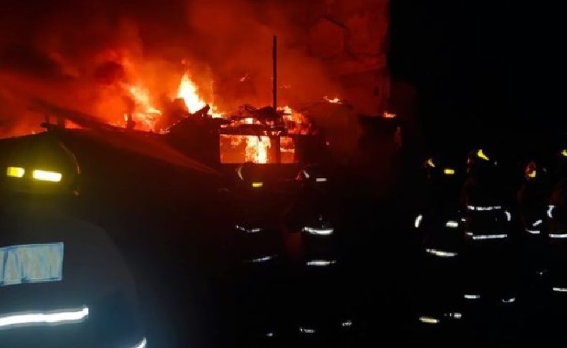 Kebakaran Hanguskan Rumah di Jalan Antasari Jaksel Dini Hari, 95 Petugas Damkar Dikerahkan