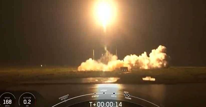 Roket Falcon 9 SpaceX Bawa Muatan Berat ke Luar Angkasa, termasuk 56 Satelit Internet