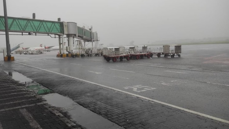 Jarak Pandang Hanya 150 Meter, Belum Ada Pesawat Mendarat di Bandara Samrat Manado