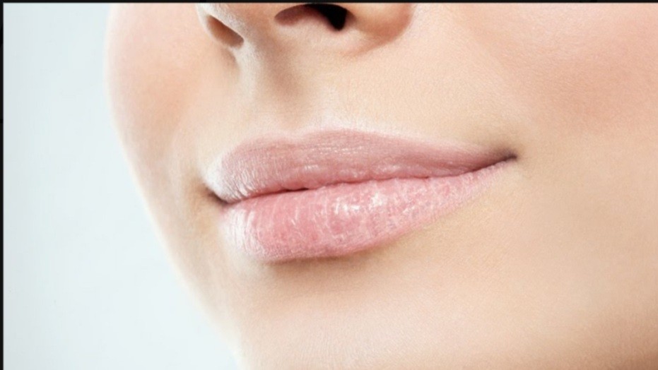 4 Cara Mengatasi Bibir Kering, Salah Satunya dengan Minyak Kelapa