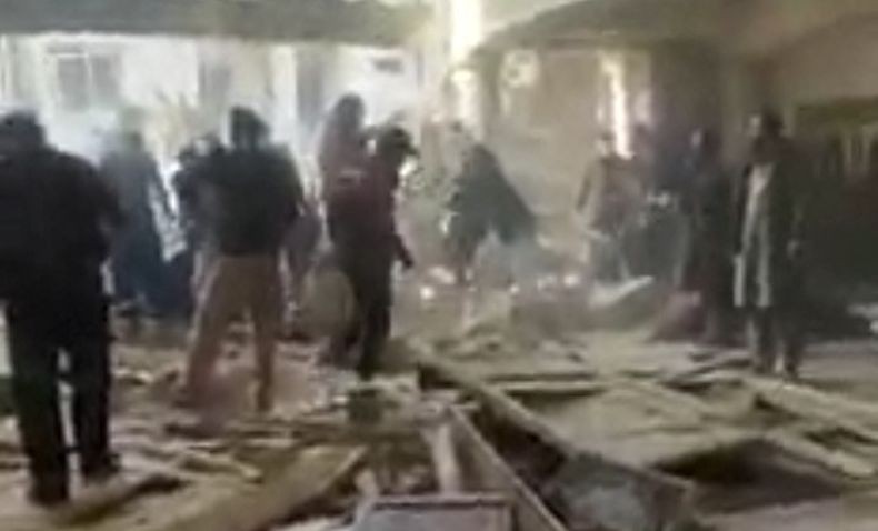 Bom Bunuh Diri di Masjid saat Salat Dzuhur Tewaskan 32 Orang, Pelaku di Shaf Pertama