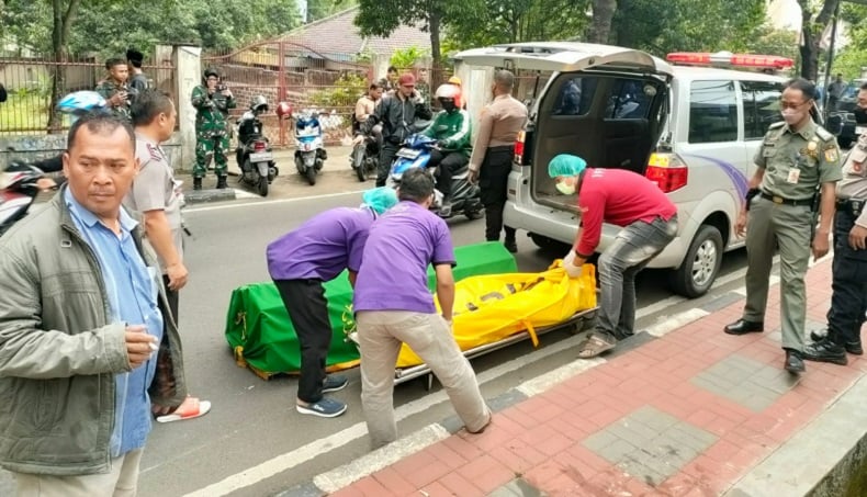 Geger Mayat Pria di Depan Kantor Kecamatan Pesanggrahan, Polisi Temukan KTA PDIP