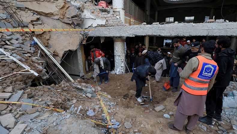 Jumlah Korban Tewas dalam Serangan Bom Bunuh Diri di Masjid Pakistan Tembus 61 Orang