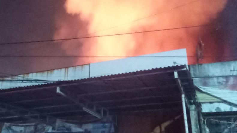 Kebakaran Landa Toko Furniture di Cikarang, 10 Mobil Damkar Dikerahkan