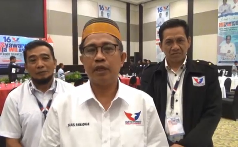 Serahkan Bantuan Gerobak dan Modal Usaha, DPW Partai Perindo Sulsel Berharap Pedagang Naik Kelas