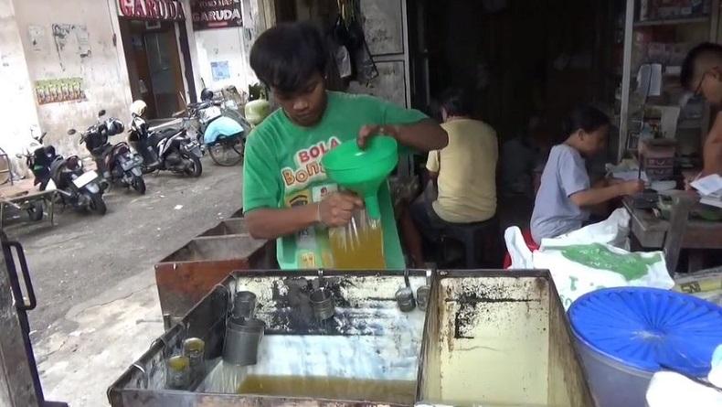 Minyak Goreng Kemasan Bersubsidi Menghilang di Salatiga