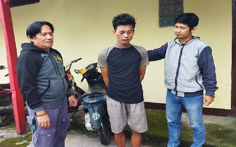Tepergok Masuk Rumah Warga, Pemulung Babak Belur Digebuk Massa 