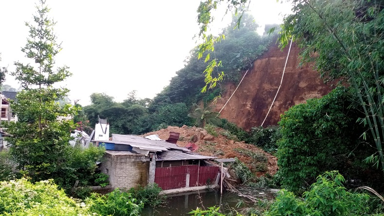 Tebing Setinggi 30 Meter di Lembang KBB Longsor, 2 Bangunan Rusak