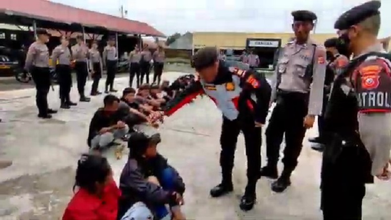 Aksi Kejar-kejaran Warnai Razia Pekat di Pantura Cirebon, 23 Anak Punk Diamankan