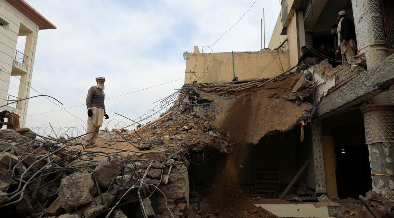 Detik-Detik Bom Bunuh Diri di Masjid Pakistan Tewaskan 100 Orang, Pelaku Nyamar Jadi Polisi