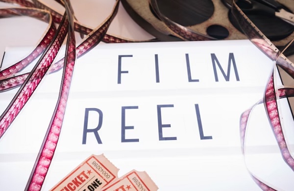 5 Contoh Karya Seni Visual Dua Dimensi yang Bergerak Beserta Pengertian dan Unsurnya