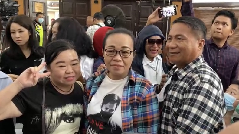 Ibu Bharada E Berharap Anaknya Dapat Vonis Seringan-ringannya dari Hakim