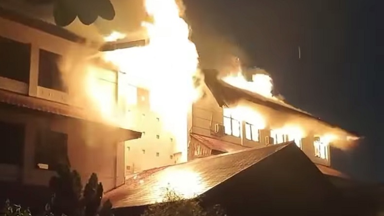 Kebakaran Gedung Graha Wredatama Jaksel Diduga akibat Tersambar Petir 