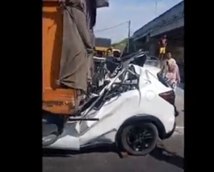 Kecelakaan Maut Minibus Tabrak Truk di Tol Tebingtinggi, 2 Tewas 1 Luka