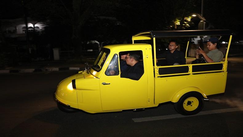 Potret Ijeck Sopiri Ridwan Kamil Naik Bemo Kuning Berburu Kuliner Malam di Medan