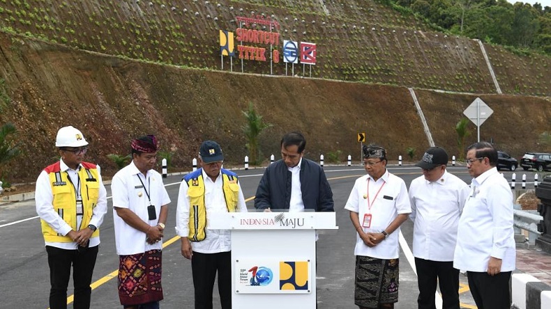 Presiden Jokowi Resmikan Jalan Pintas Batas Kota Singaraja-Mengwitani di Bali
