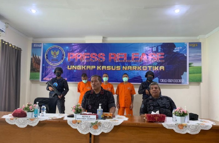 Bawa Ganja 24 Kg, 3 Pria di Sumbar Ditangkap BNNP