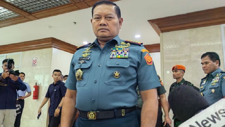 Momen Prajurit TNI Gelar Cukur Gratis, Warga Batas Batu Papua: Sekarang Rambut Jadi Rapi