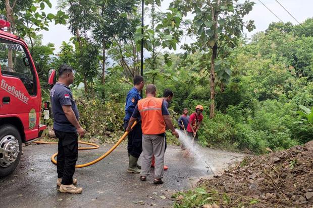Cuaca Ekstrem Sebabkan Puluhan Pohon Tumbang dan Kejadian Gerakan Tanah di Bantul