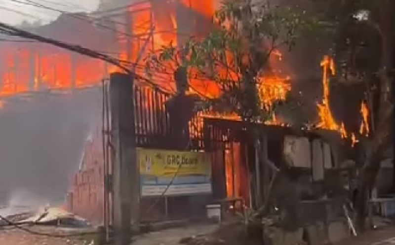 Kebakaran Kembali Terjadi di Pondok Labu Jaksel, Kali Ini Melanda Toko Material