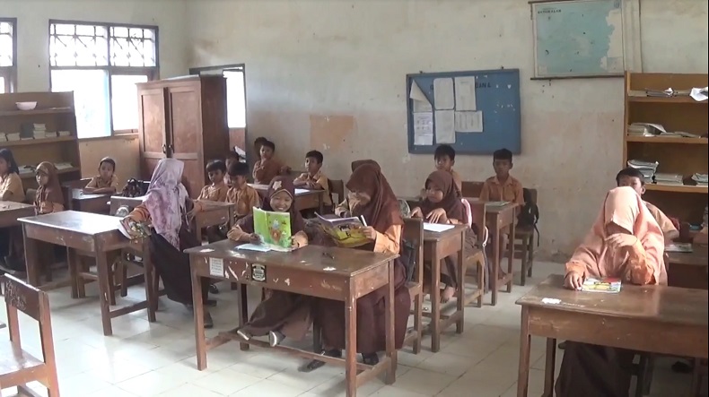 Kisah Pilu 58 Murid SD di Bangkalan Hanya Diajar 2 Guru, Belajar Digelar Bergantian