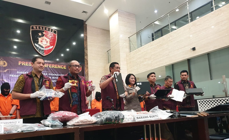 Sajikan Konten Porno, Streamer di Bling2.com Bisa Dapat Uang hingga Rp45 Juta Sebulan