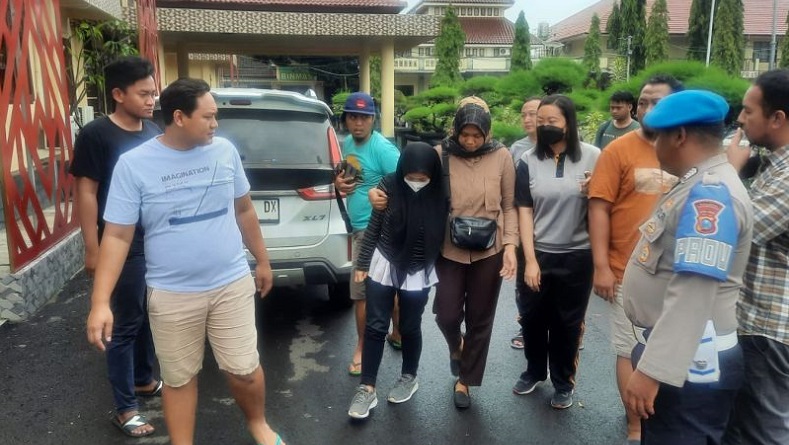 Remaja Perempuan Situbondo Ditangkap gegara Buang Bayinya ke Selokan