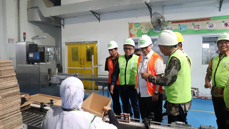 Wamentan Harvick Dukung Impor Sapi Perah demi Peningkatan Produksi Susu Nasional