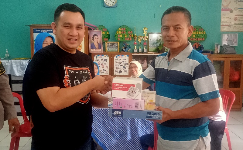 Partai Perindo Jakarta Salurkan Alat Cek Kesehatan ke Posbindu Petukangan Utara Jaksel