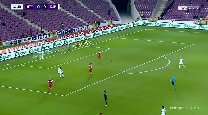 Mirip Witan! Striker Klub Turki Ini Gagal Cetak Gol ke Gawang Kosong