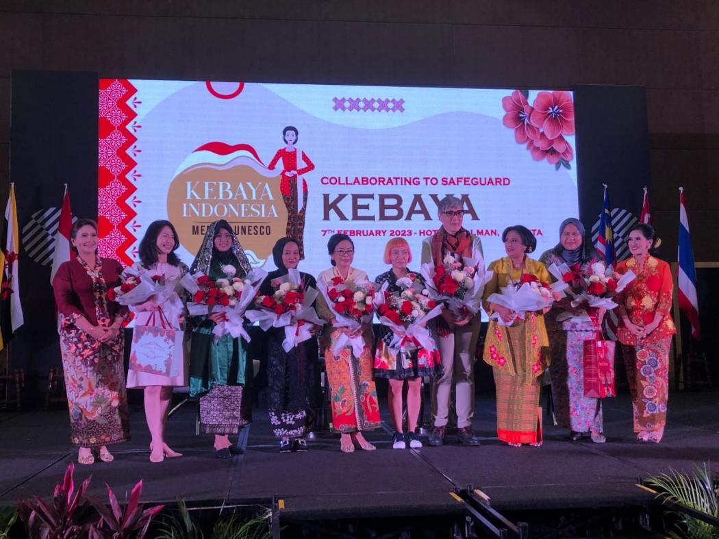 Tetap Modis dan Anggun saat Berkebaya, Ini Kata Desainer Musa Widyatmodjo