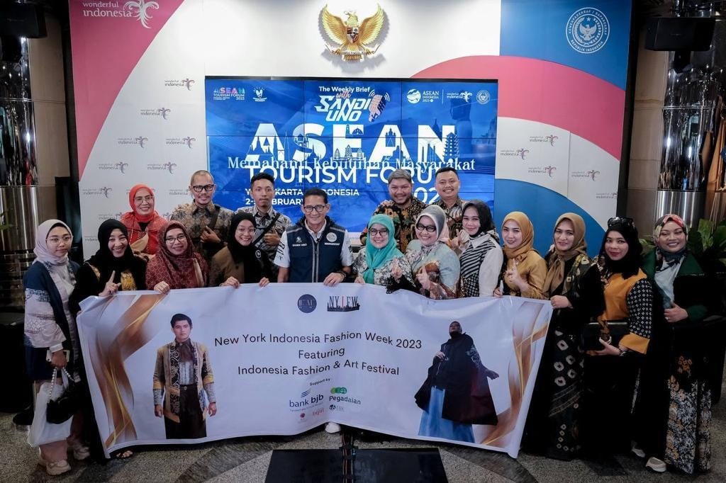 Sandiaga Uno Dukung Pelaku Fesyen Lokal Perluas Pasar Lewat New York Indonesia Fashion Week 2023