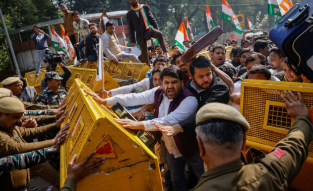 Krisis Adani Meningkat di India, Anggota Partai Oposisi Demo Desak Penyelidikan