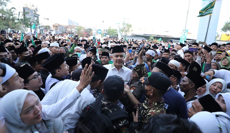 Hadiri Resepsi 1 Abad NU, Ganjar Pranowo Jadi Rebutan Selfie Nahdliyin 