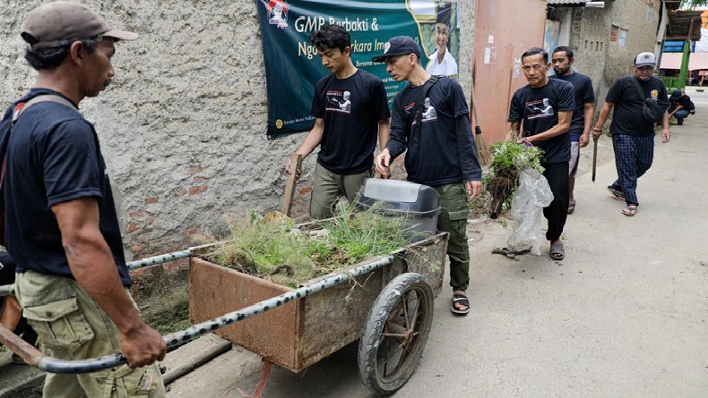 Motivasi Warga Bersihkan Lingkungan, GMP Gotong Royong di Karawang
