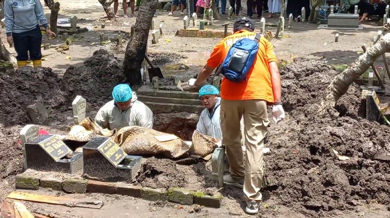 Diduga Meninggal Tak Wajar, Makam Taruna Politeknik Pelayaran Surabaya Dibongkar