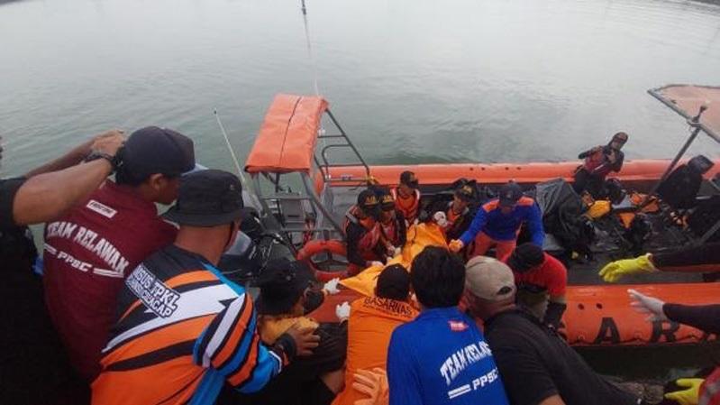  1 ABK Kapal Compreng Tenggelam di Perairan Cilacap Ditemukan Tewas, 1 Hilang