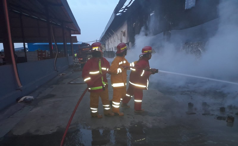 Kebakaran Hebat Landa Pabrik Kasur Busa di Tenjo Bogor, Petugas: Tak Ada Korban Jiwa