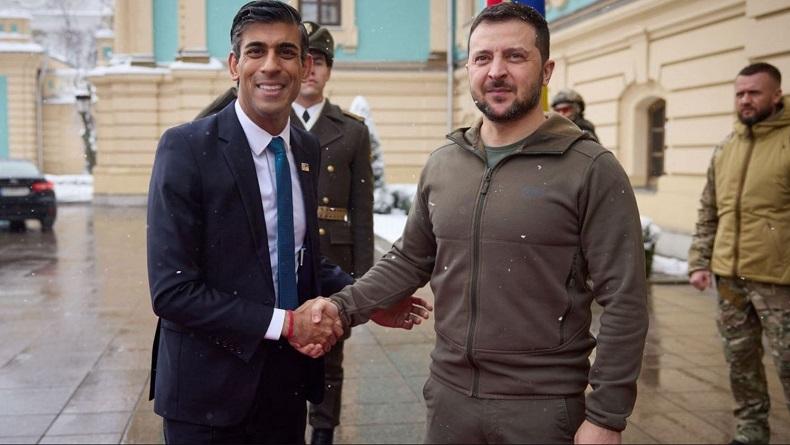 Presiden Zelensky Terbang ke Inggris untuk Bertemu PM Sunak, Berikut Agendanya