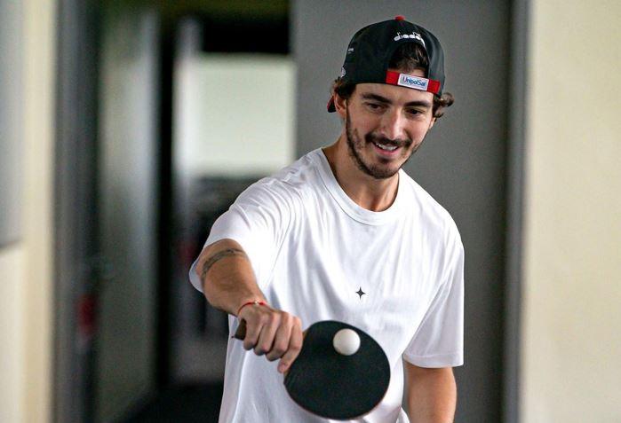 Jelang Uji Coba Pramusim MotoGP, Bagnaia hingga Bezzechi Asyik Jajal Tenis Meja