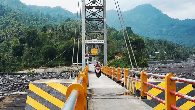 Diterjang Lahar Dingin Semeru, Tali Sling Jembatan Regoyo Lumajang Putus