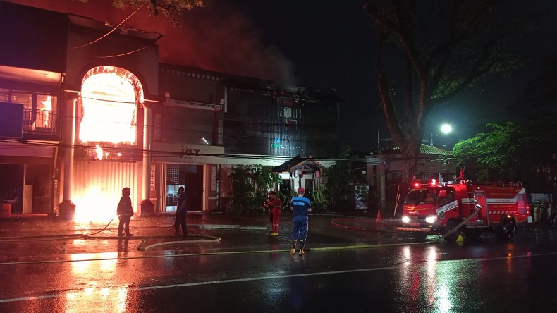 Restoran Jepang dan 3 Ruko di Malang Ludes Terbakar, Api Susah Dipadamkan