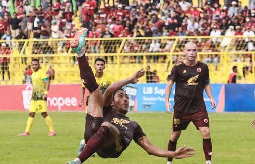 Hasil Liga 1: Wiljan Pluim Garang! PSM Hajar Barito Putera 4-1