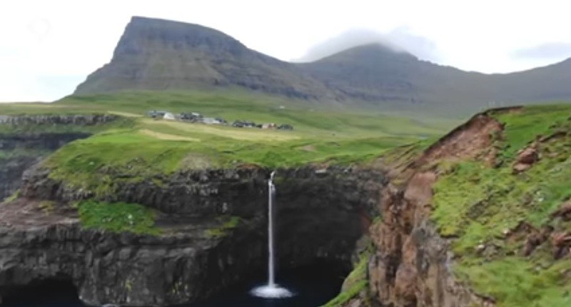 Mengintip Desa Unik di Ujung Bumi, Surga Tersembunyi yang Harus Dikunjungi Sekali Seumur Hidup!