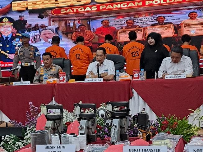 Satgas Pangan Amankan Pelaku Oplos Beras, Beli Murah Dijual Rp12.000 per Kg