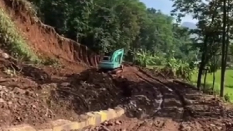 Jalan Desa Rusak, Warganet Majalengka Ramai-ramai Soroti Galian Tanah