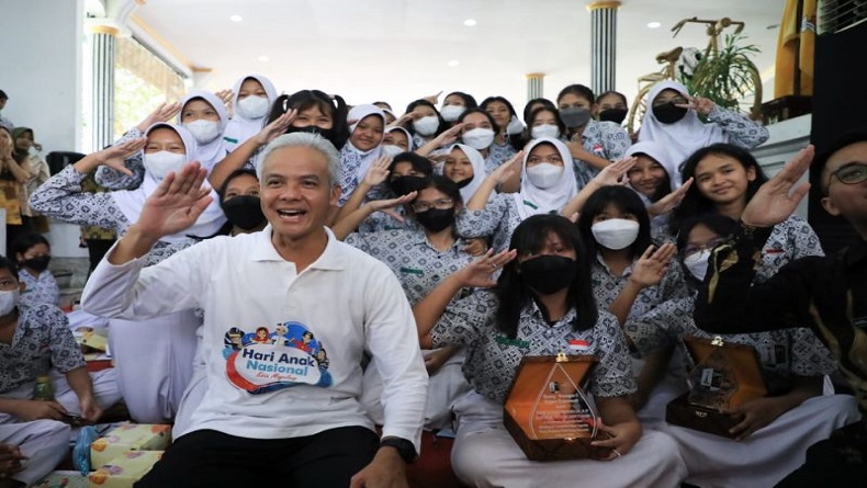 Ratusan Siswa SMPN 1 Surakarta Belajar Pancasila ke Gubernur Jateng