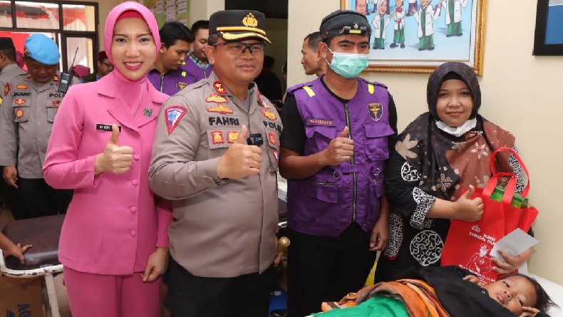 Jumat Berkah, Polres Indramayu Khitan Massal 51 Anak dari Keluarga Kurang Mampu