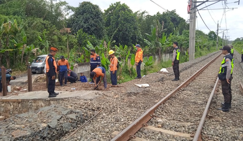 KAI Tutup Perlintasan Sebidang Liar di Pondok Rajeg, Warga Harus Ikuti Aturan Keselamatan
